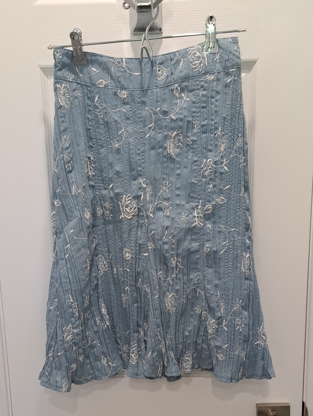 RW&CO. Light Blue Embroidered A-Line Skirt Size 0